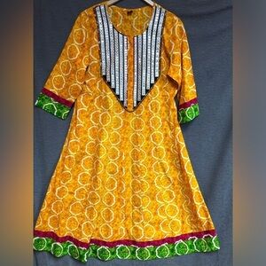 No brand 44 XL Yellow dress with silver reflective sequins on bodice